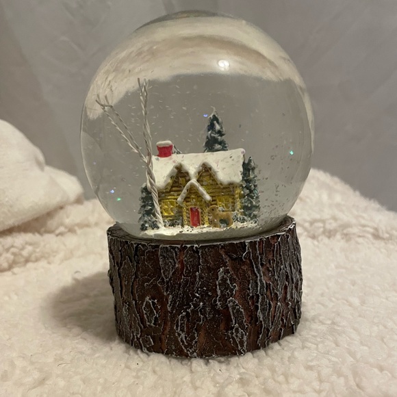 3 Christmas Snow Globes - Picture 3 of 4